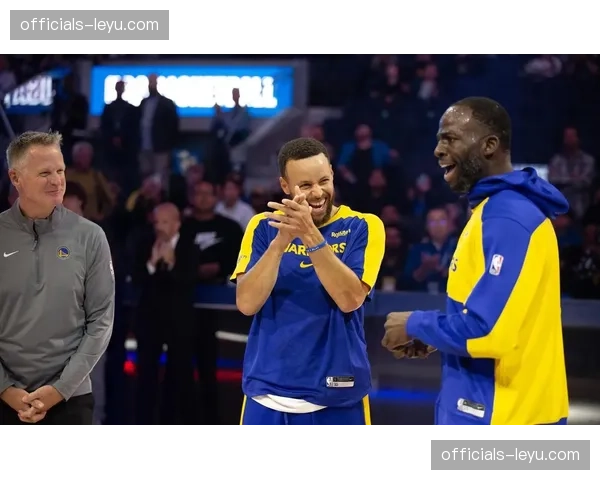 库里右膝酸痛持续缺阵 预计下周对阵火箭有望回归