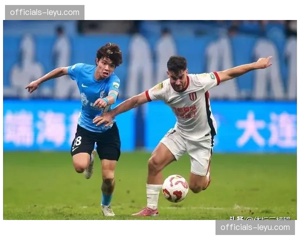 毛伟杰6.5分送关键传球 助攻打开局面展现拼搏精神