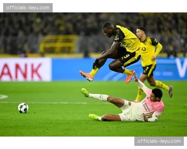 多特蒙德与勒沃库森交锋两胜一平两负，数据呈现五五开态势